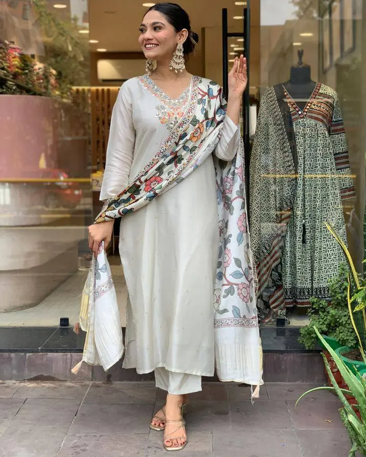 EMBROIDERED CHANDERI SILK KURTA SETS
