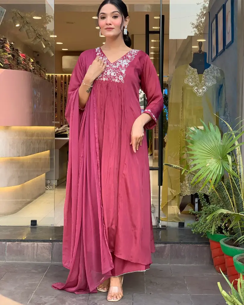 VISCOSE CHINON EMBROIDED KURTA SET