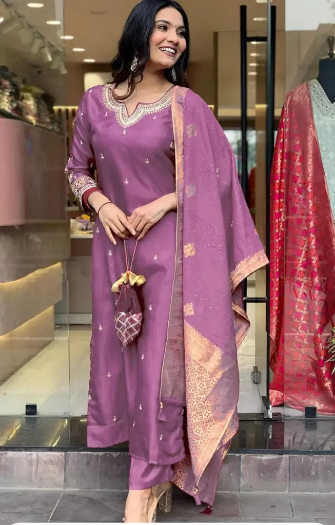EMBROIDED KURTA SET