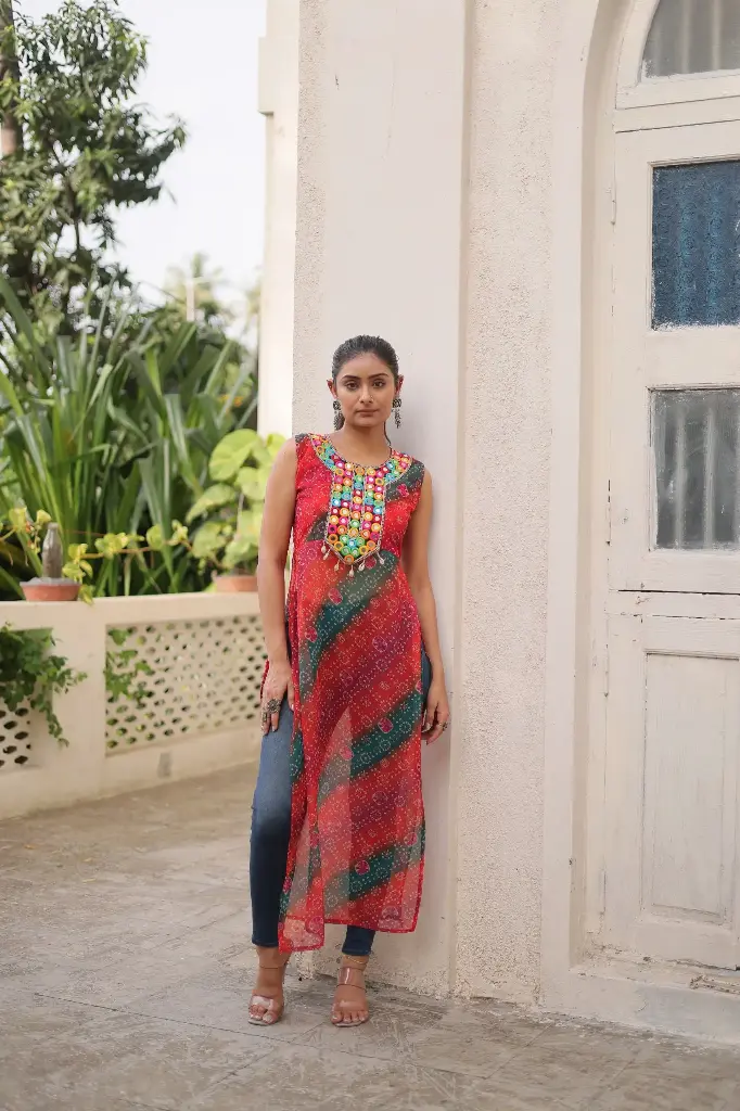KUTCHI GAMTHI MIRROR & CODI LACE KURTI.